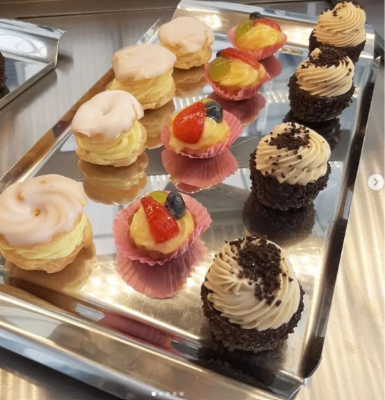 Platter of mini fruit tarts